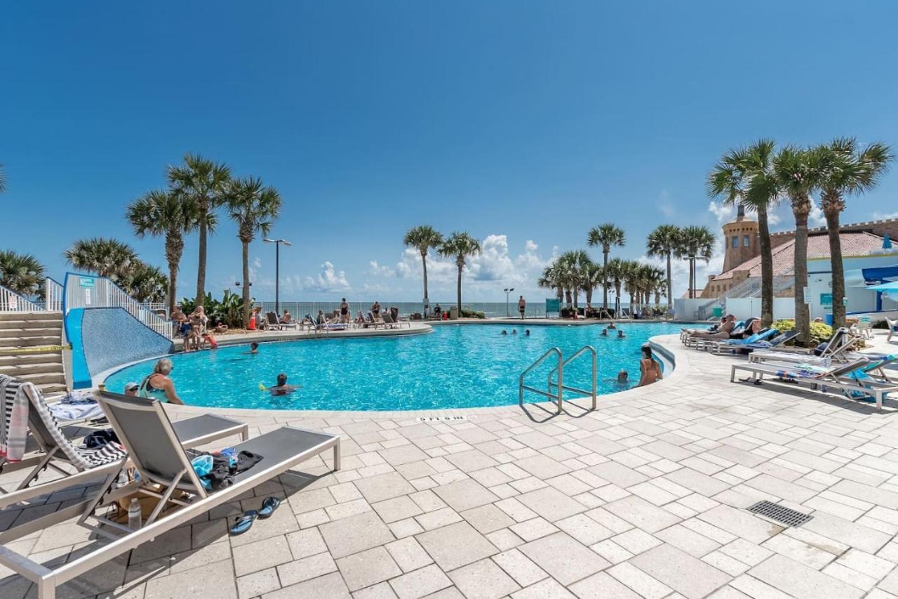 Holiday home Newly Renovated 11th Floor 3 Bedroom Oceanfront Views *